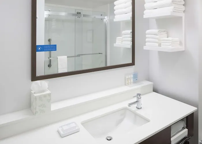 Hampton & Downtown Hotel 3*