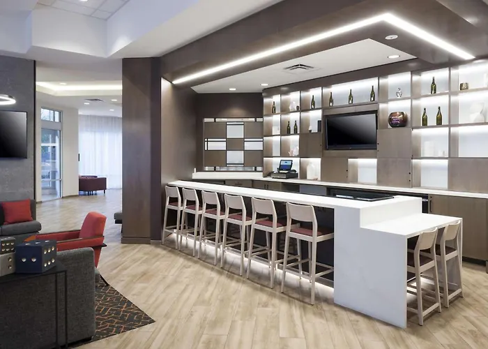 Hampton & Downtown 3*