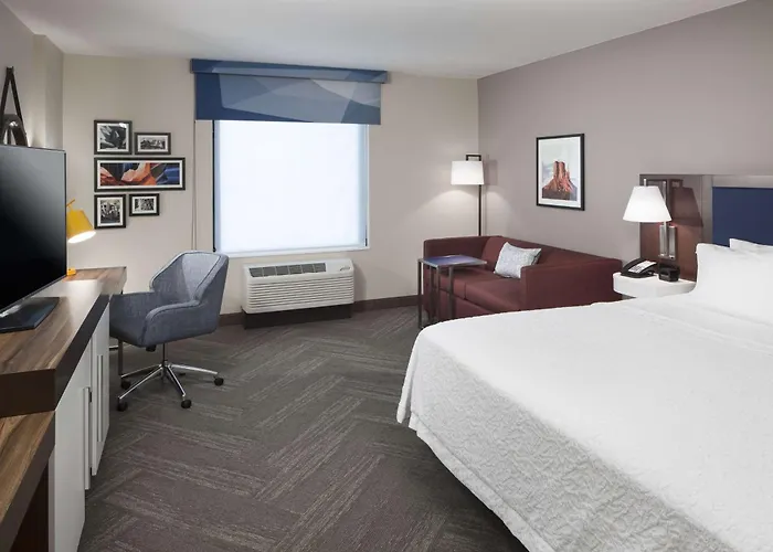 Hampton & Downtown 3*