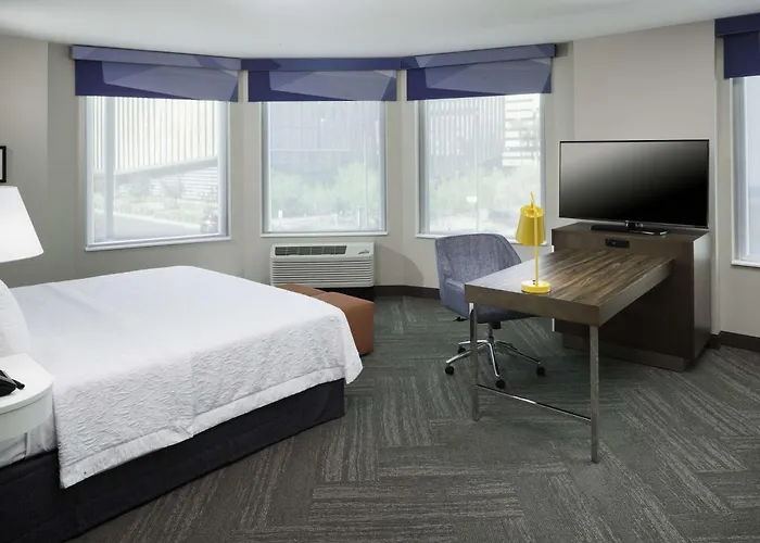 Hampton & Downtown Hotel 3*