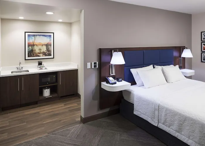 Hampton & Downtown Hotel