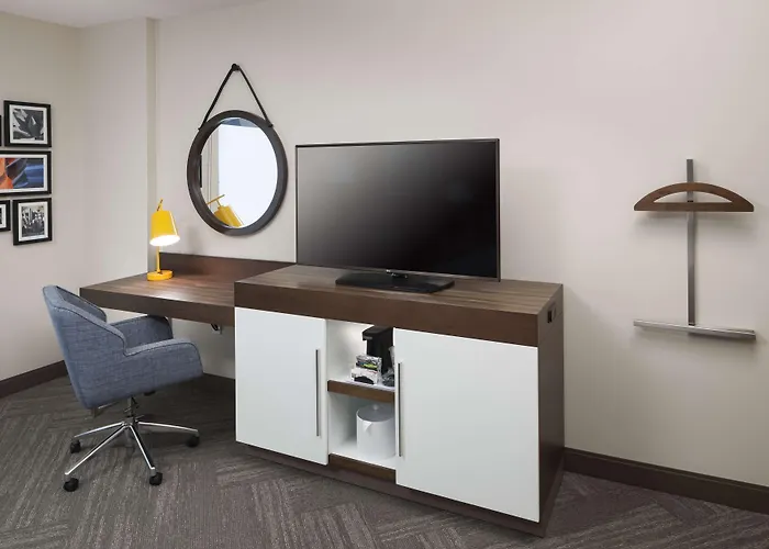 Hampton & Downtown Hotel 3*