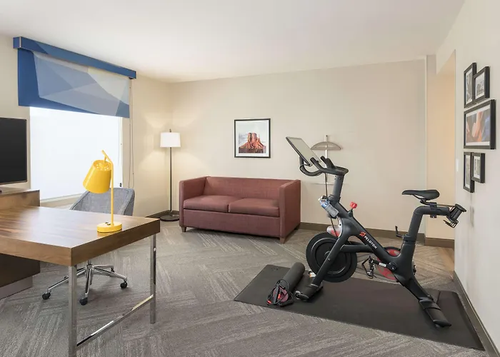 Hampton & Downtown Hotel 3*